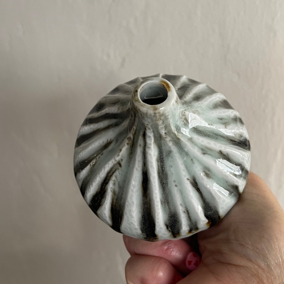 Small Ceramic. - Picture 3 of 4